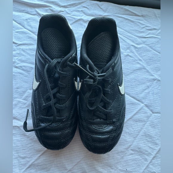 Kids Nike Soccer Cleats Size 13 - Picture 6 of 10